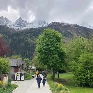 https://abeille-de-74400.hotels-rhonealpes.com